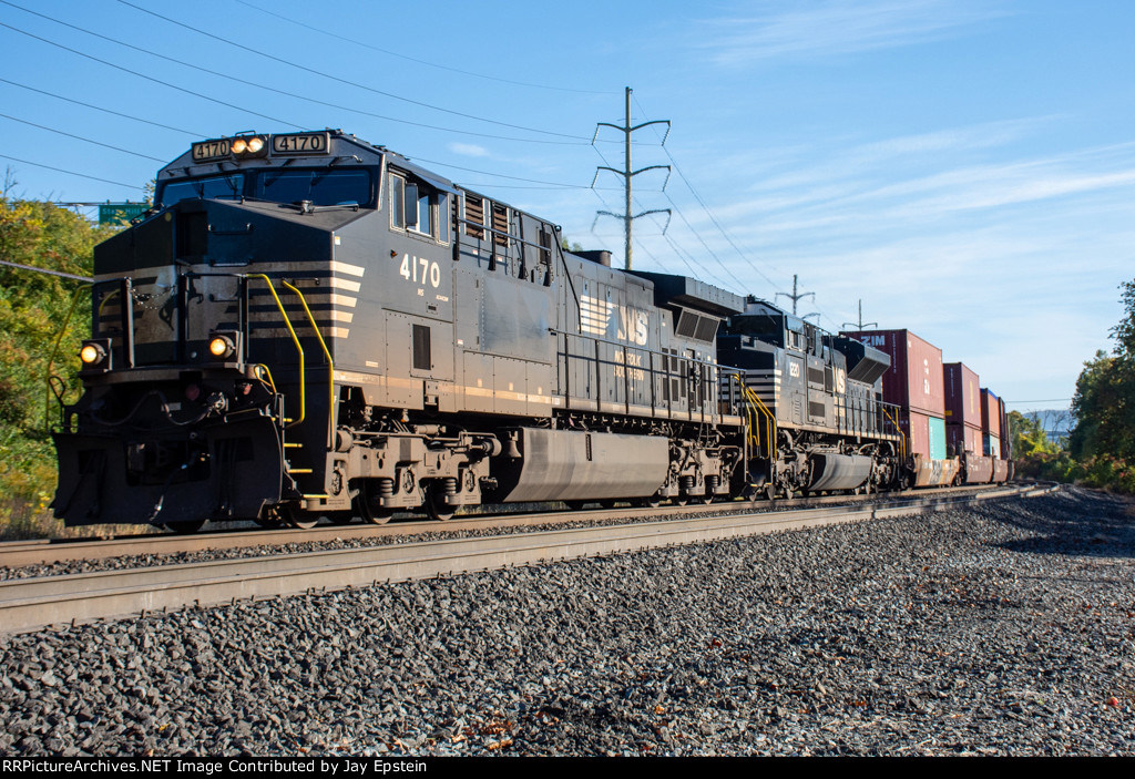 NS 4170 leads 261 west at Wyomissing